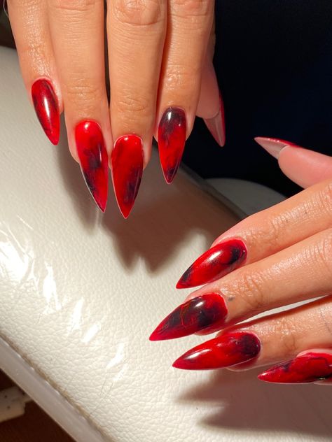 Sharp stiletto red black marble nails almond fin Halloween ideas for nails hallowen Black And Red Nails Stiletto, Black And Red Marble Nails, Red And Black Marble Nails, Red Marble Nails, Black Marble Nails, Everyday Nails, Black Stiletto Nails, Sharp Nails, Marble Nail Designs