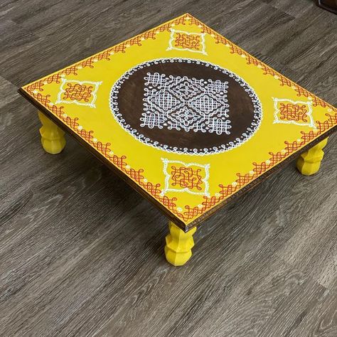 Pooja Stool Designs, Kolam On Wooden Stool, Peetalu For Pooja, Gopuram Kolam, Pooja Stool, Pooja Table, Mandir Decor, Kolam Art, Easy Rangoli Designs Videos