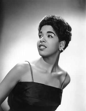 Della Reese, Vintage Black Glamour, Updo Hairstyle, Black Hollywood, Glamour Shots, Hottest Pic, Vintage Glamour, Black Is Beautiful, Hair Updos