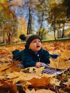 Infant Autumn Photoshoot, Baby First Fall Pictures, 4 Month Old Fall Photoshoot, Fall Pictures Baby Boy, Infant Fall Photos, Fall Picture Ideas For Babies, Baby Fall Photoshoot Boy, Baby Autumn Photoshoot, 3 Month Old Fall Baby Pictures