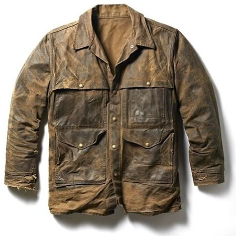 Filson Tin Cloth jackets, if you want it looking this good then you have to wear it! Usually at least 10 years to get it to this condition, but as you can see it’s worth it.. #unfailinggoods #filson #filsontincloth #filsonjacket #filsontinclothcruiser #filson1897 Woodsman Style, Filson Jacket, Boiled Wool Jacket, Art Of Manliness, Mens Jackets Casual, Vintage Workwear, Wax Jackets, Winter Jacket Men, Outer Wear