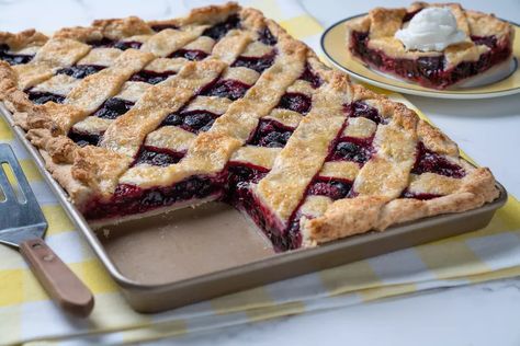 Slab Pie Berry Slab Pie, Summer Pie Recipes, Slab Pie Recipes, Raisin Pie, Bbq Desserts, Dessert Pie Recipes, Summer Pie, Fruit Pies, Slab Pie