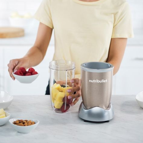 Nutribullet Pro, Shorts Hairstyles, Best Blender, Personal Blender, Juicing With A Blender, Superfood Smoothie, Best Blenders, Smoothie Bowls, Vegan Protein