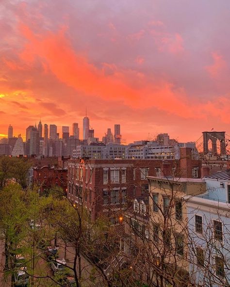 New York Sunset Aesthetic, Colorful City Aesthetic, Brooklyn Aesthetic, Manhattan Sunset, Brooklyn Skyline, Nyc Sunset, New York Sunset, Boston Vacation, Nyc Photoshoot