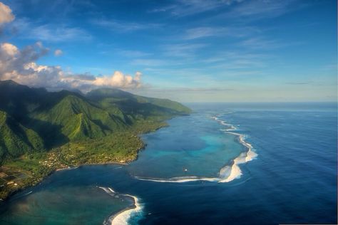 South Pacific Tahiti French Polynesia, Polynesian Islands, Tropical Climate, Island Vibes, Tropical Island, French Polynesia, Summer Dream, Travel Goals, Pretty Places