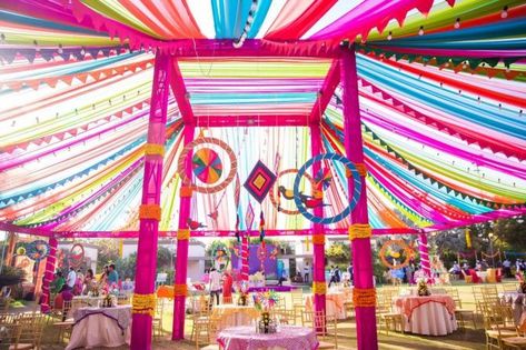 8 Ways To Incorporate The Mela Theme For Your Mehendi Ceremony - BollywoodShaadis.com Mehendi Decor Ideas, Beautiful Wedding Decorations, Mehndi Decor, Wedding Mandap, Boda Mexicana, Wedding Table Decorations, Stage Decorations, Wedding Stage, Indian Wedding Decorations