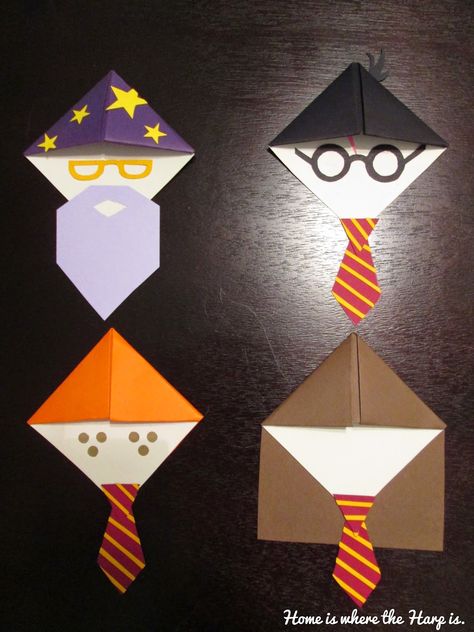 Harry Potter Book Corners Tutorial.  A cute way to hold your place in the books! Harry Potter Origami, Harry Potter Gifts Diy, Harry Potter Cards, Harry Potter Bookmark, Dark Harry, Harry Potter School, Harry Potter Bday, Harry Potter Classroom, Harry Potter Book