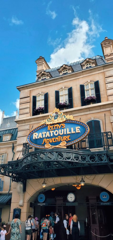 Remys Ratatouille Adventure, Disney Rides Aesthetic, Disneyland Paris Rides, Remy Ratatouille, Ratatouille Disney, Disney Bucket List, Disney 2025, It’s A Small World, Disneyland Castle