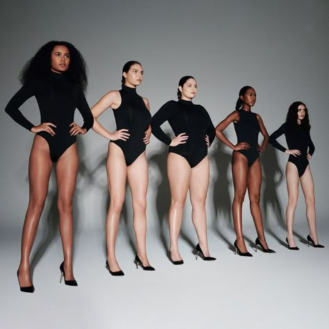 SKIMS on Instagram: “It’s all in the layering — While it’s still cold outside, our bodysuits are the best base layers to keep you warm, sculpted and looking…” Studio Photography Poses, Creative Photoshoot Ideas, Fashion Photography Inspiration, Apparel Shop, Cold Outside, Surfer Girl, Look On, Base Layer, Ladies Day