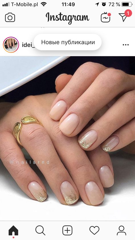 Classy Nails Ideas, Gold Accent Nail, Stars Nails, Mickey Mouse Nails, Nails Elegant, Nails Oval, Gold Nail Art, Gold Nail Designs, Gold Glitter Nails