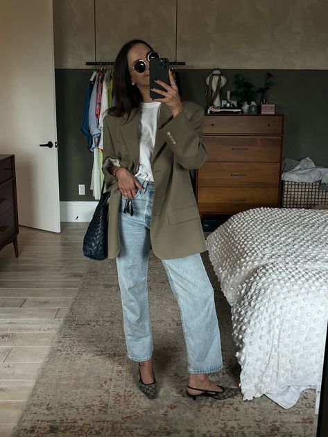 Styling A Green Blazer, Oversized Blazer Casual, Cardigan And Blazer Outfit, Gen Z Blazer Outfit, Oversized Khaki Blazer Outfit, Oversized Gray Blazer Outfit, Oversized Blazer Work Outfit, Oversized Business Casual, Blazer Outfits Office