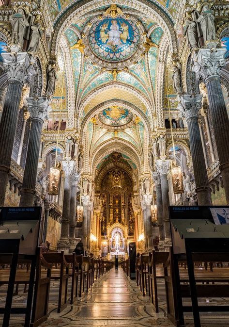 Beautiful Catholic Churches, Magnificent Architecture, Church Images, Church Aesthetic, Catholic Churches, Church Pictures, Gothic Cathedrals, Unusual Buildings, Cathedral Architecture