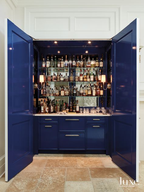 A Forever Home Outside Chicago Beckons Family | Luxe Interiors + Design Closet Bar, Home Bar Cabinet, Home Bar Rooms, Modern Home Bar, Bar Sala, Home Wine Cellars, Diy Home Bar, Hidden Bar, Built In Bar