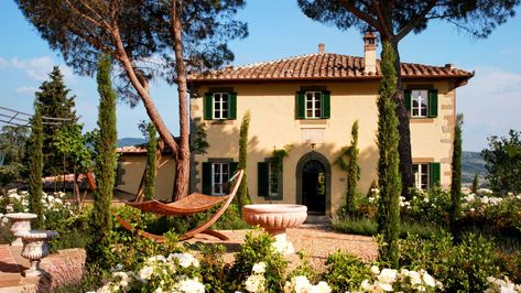 Luxury villa Bramasole - Home In Italy Italy Countryside House, Italy House Italian Villa, Italian Countryside House, Italy Countryside, Tuscany House, Italian Vineyard, Vineyard House, Homes In Italy, Italy House