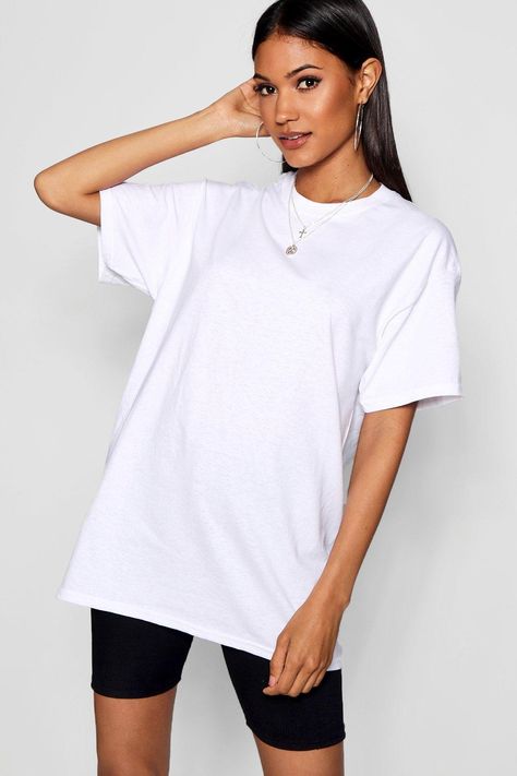 Outfits Women Casual, Oversized White T Shirt, Oversized Shirt Outfit, Oversize Tshirt Outfits, Baggy T-shirt, Best T Shirt Designs, Shirt Cuff, Clothing Mockup, Boyfriend T Shirt