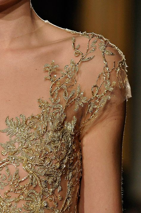 Marchesa Couture Details, Gold Embroidery, Gorgeous Gowns, Marchesa, Vintage Tea, Fashion Details, Dress Details, Couture Fashion, Beautiful Outfits