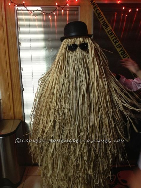 Adams Family Costume, Adams Family Halloween, Cousin Itt, Family Costumes Diy, Cousin It, Meme Costume, Addams Familie, Addams Family Costumes, Annual Halloween Party