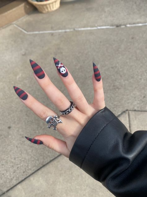 Nail Art Alternative, Alt Goth Nails, Cute Alternative Nails, Alt Acrylic Nails Aesthetic, Emo Stiletto Nails, Alternative Nail Art, Nail Ideas Alt, Acrylic Nails Alternative, Nail Inspo Alt