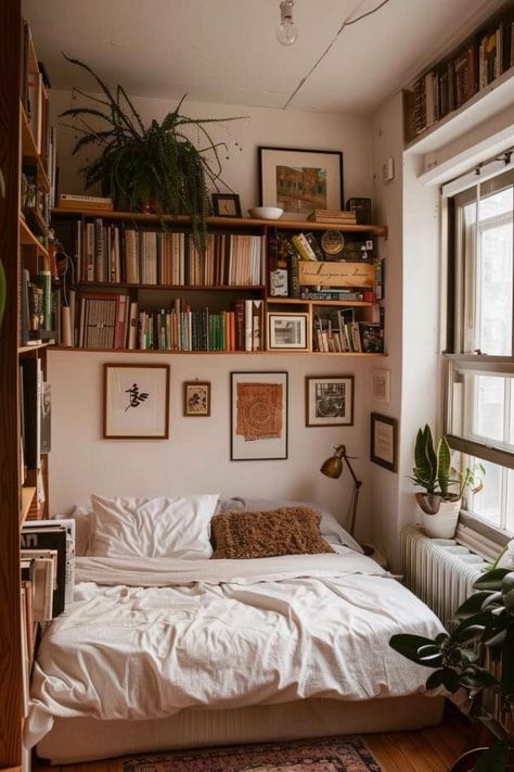 15 Tips for Creating a Cozy Small Bedroom – Everyday Inspo Low Bed Small Room, Tiny Bedroom Minimalist, Shelving For Bedroom Wall, Cozy Room Apartment, Bedroom Decor Married Couple, Cozy Organized Bedroom, Small And Cozy Bedroom, Bed In Nook Small Bedrooms, Small Bedroom Ideas Nyc