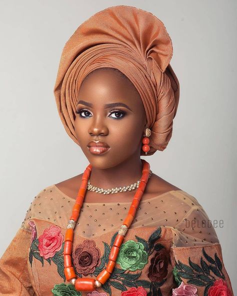 Gele Styles Nigerian Bride, Gele Styles For Asoebi, Ankara Gele, Head Rap, Beautiful Headpieces, Nigerian Gele, Gele Styles, African Head Dress, Yoruba Bride