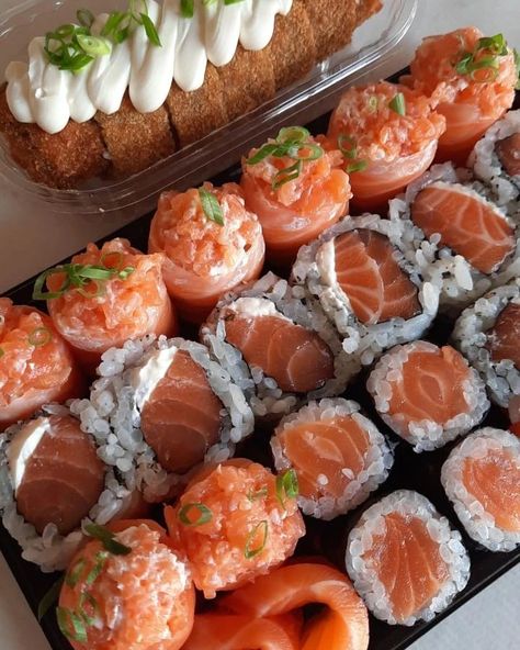 Make Your Own Sushi, Sushi Bowls, Easy Sushi, Sushi Dinner, Sushi Recipes, God Mat, Think Food, Sushi Rolls, I Want To Eat