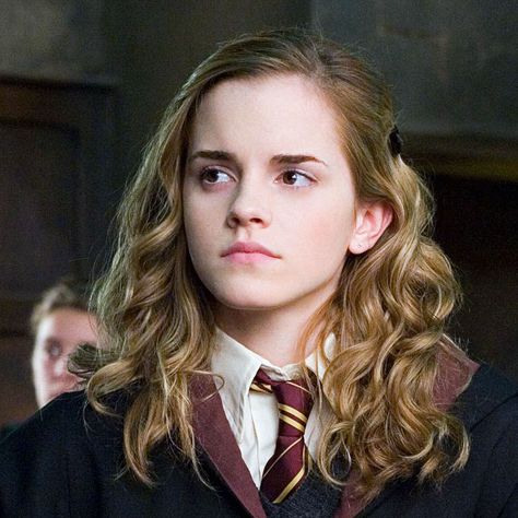 Halloween Costume Ideas Based on Your Hair Length - Medium-Long Hair   from InStyle.com Hermione Granger Hairstyles, Hermione Granger Hair, Hermione Hair, Harry Potter Hairstyles, Elsa Braid, Harry Potter Cosplay, Harry Potter Hermione, Medium Long Hair, Dianna Agron