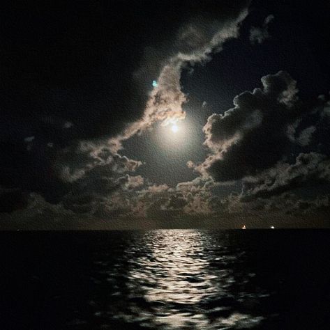 moon aesthetic photography Moon Castle Aesthetic, Moon Magic Aesthetic, Moon Aesthetic Photography, Moon On Water, Moon Castle, Water Photo, Castle Aesthetic, Moon Aesthetic, The Moon Is Beautiful