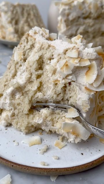 Vegan Coconut Cake, Dairy Free Cream Cheese Frosting, Coconut Cake, Bakery Cakes, Cream Cheese Frosting, Healthy Dessert, Frosting, Dairy Free, Coconut