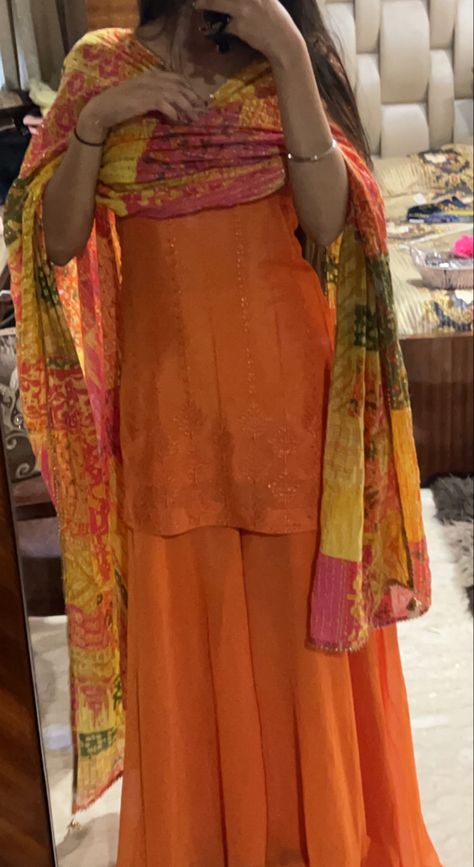 Pakistani Shaadi Aesthetic, Simple Dress Casual, Desi Fits, Desi Aesthetics, Desi Wear, Traditional Indian Dress, Casual Indian Fashion, Desi Fashion Casual, Desi Aesthetic