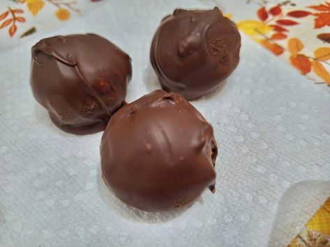 Peanut Butter Chocolate Balls, Pb2 Recipes, Chocolate Peanut Butter Balls, Peanut Ball, Smart Points Recipes, Chocolate Covered Peanuts, Butter Balls, Weight Watchers Recipes, Points Recipes