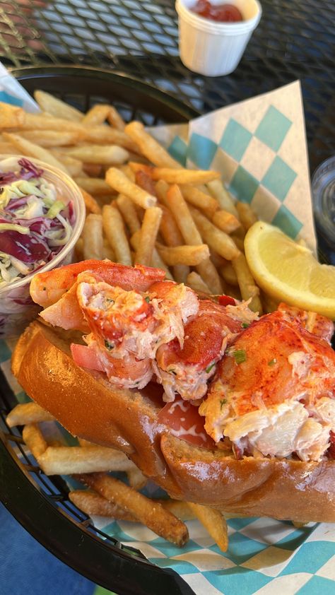 Lobster Aesthetic, Lobster Roll Aesthetic, Food Craving Chart, Lobster Rolls Aesthetic, Lobster Sushi, Lobster Roll Food Photography, Red Lobster Food Pictures, Sleepover Food, Spicy Snacks