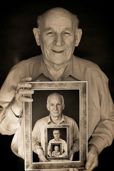 How amazing is this Male Generations Photo with Grandpa, Dad and Great Grandpa. This idea and more Fathers Day Gifts for Him. Generation Photo, Photo Family, Foto Tips, Montage Photo, Photography Family, Jolie Photo, 인물 사진, Garden Decoration, Family Pictures