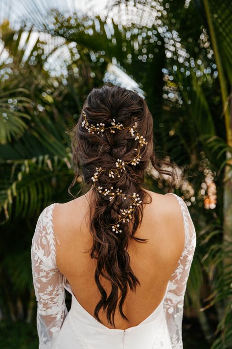 Beach Braid Wedding Hair, Beach Wedding Hairstyles Brunette, Flower Braid Wedding Hair, Boho Hair Brunette, Wedding Hairstyles Half Up Half Down Flowers, Half Up Braid Bridal Hair, Princess Hair Wedding, Bridal Hair Half Up With Flowers, Elvish Wedding Hairstyles