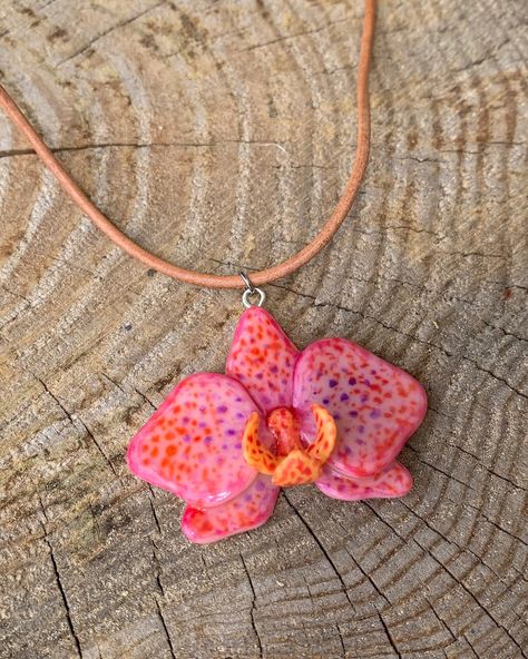 new orchid necklaces available in my shop! link in bio 🌺🌸✨ #orchid #orchidjewelry #orchidnecklace #pendantnecklace #handmadejewelry Clay Orchid, Fruit Aesthetic, Orchid Necklace, Orchid Jewelry, Necklace Polymer Clay, Collars Diy, Vintage Silver Jewelry, Leather Cord Necklace, Necklace Womens