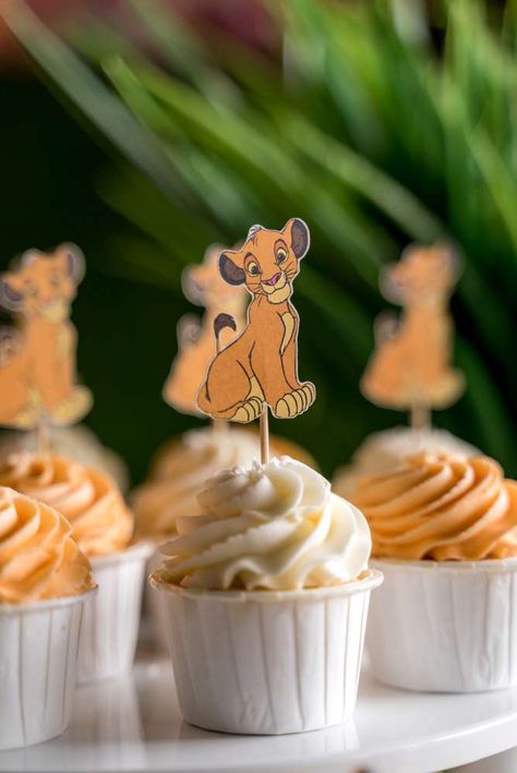 Lion King Cricut Projects, Simba And Nala Birthday Party, Simba Birthday Decorations, Re Leone Party, Nala Birthday Party Ideas, Baby’s 1st Birthday Ideas, Lion King 2nd Birthday Party Ideas, Simba Theme Birthday Party, Lion Birthday Party Ideas