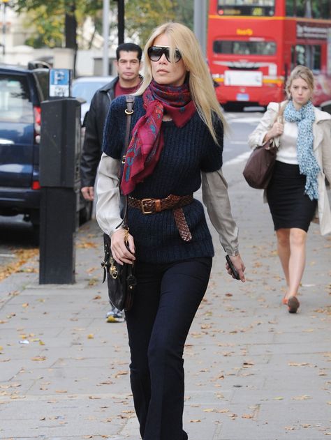 Hermes Scarf Outfit Winter, Belted Sweater Outfit, Casual Outfits With Scarf, Scarf Winter Outfit, Claudia Schiffer Style, Scarves Outfits, Belt Styling, Preppy Scarf, Scarf Styling