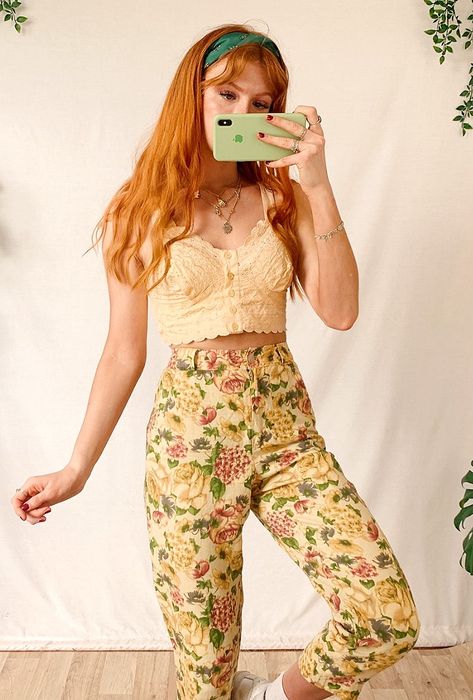 Fun Feminine Outfits, Floral Jeans Outfit Summer, 70s Yellow Outfit, Outfit Ideas Artsy, Colorful Whimsical Outfits, Pastel Fall Fashion, Colorful Everyday Outfits, Nerdy Chic Outfits, Wildflower Outfit