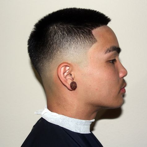 Fade Semi Kalbo Men Haircut, Semi Bald Haircut, Semi Kalbo, Japanese Men Hairstyle, Model Haircut, Bald Haircut, Fade Haircut Designs, Mens Hairstyles Fade, Popular Mens Hairstyles