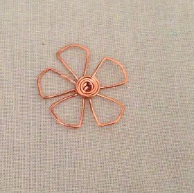 Wire Projects, Free Jewellery Making Tutorials, Lisa Yang, Wire Jewelry Making, Copper Wire Jewelry, Bijoux Fil Aluminium, Wire Jewelry Tutorial, 4 Leaf Clover, Wire Flowers