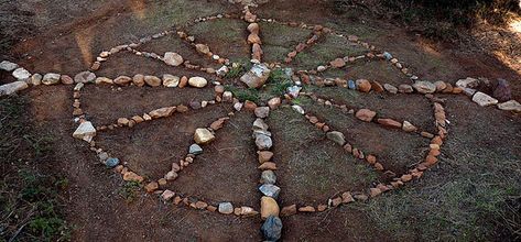 Medicine Wheel Teachings The Sierra’ness Way There are twin lakes of the sky, one in North America and one in South America. These lakes are Lake Tahoe and Lake Titicaca. As shamans we believe this... Land Art, Esoteric Symbols, Sacred Circle, New Moon Rituals, Art Sacre, Medicine Wheel, A Circle, Sacred Space, The Witcher