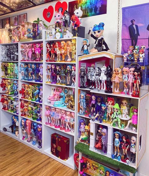 Rainbow High Storage, Rainbow High Doll Collection, Rainbow High Collection Display, Rainbow High Decorations, Rainbow High Bedroom, Rainbow High Display, Rainbow High House, Rainbow High Dollhouse, Doll Collection Room