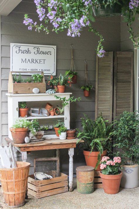 Learn how I created my own vintage style potting bench by using a primitive table and chippy white cabinet. I used clay pots and vintage pieces to complete the look. Vintage Potting Table, Potting Table Ideas, Potting Bench Ideas, Hutch Ideas, Outdoor Potting Bench, Primitive Table, Potting Benches, Vintage Booth, Balkon Decor