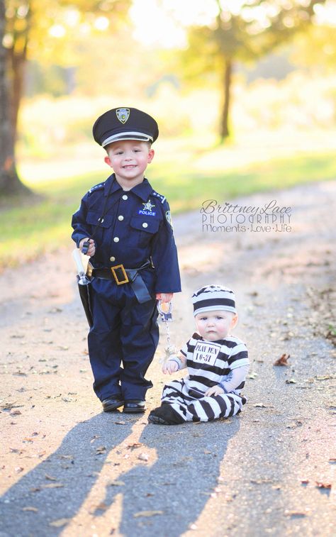 Kids Halloween Costumes #kidshalloweencostume #brothers #sons Brother Sister Halloween Costumes, Homemade Costumes For Kids, Sister Halloween Costumes, Sibling Halloween Costumes, Sibling Costume, Halloween Costumes For 3, Diy Halloween Costumes For Kids, Hallowen Costume