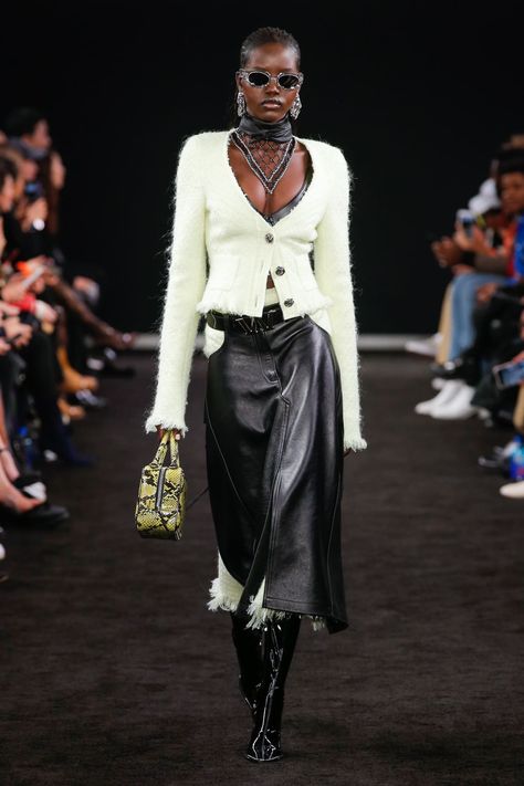 Ropa Upcycling, Runway Fashion Couture, Designer Runway, Black White Outfit, Work Hard Play Hard, Looks Black, Foto Ideas Instagram, 2019 Fashion, Play Hard