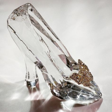 The iconic glass slipper from the set of Disney's beloved classic, Cinderella. It’s a fit! The crowing jewel of Robertson’s 2015 Flower Show exhibit, “A Fairy Tale Ending,” has arrived! Cinderella’s iconic glass slipper – direct from the set of the beloved Disney classic movie – will be showcased in Robertson’s exhibit. Dreams really do come true! Aesthetic Crystals, Ashlynn Ella, Glass Heels, High Characters, Fairy Shoes, High Aesthetic, Glass Shoes, Cinderella Shoes, Flower Shower