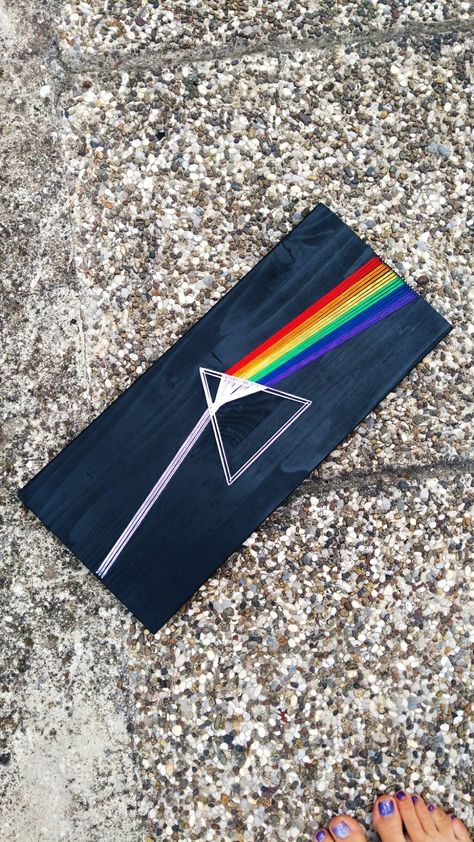 Pink Floyd Art, Pink Floyd Dark Side, String Art Patterns, Moon Drawing, Dark Side Of The Moon, Moon Painting, Art Patterns, Art Dark, Wood Craft