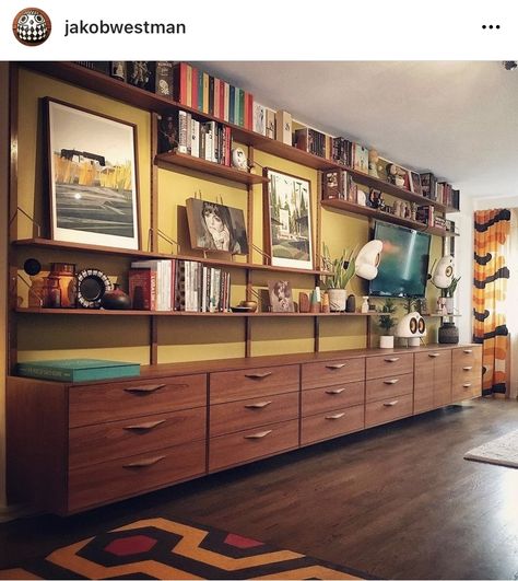 Eclectic Vintage Living Room, Mid Century Wall Unit, Floating Shelves Entertainment Center, Eclectic Bedroom Design, 70s Living Room, Modern Wall Units, Record Room, 70s House, Modern Basement