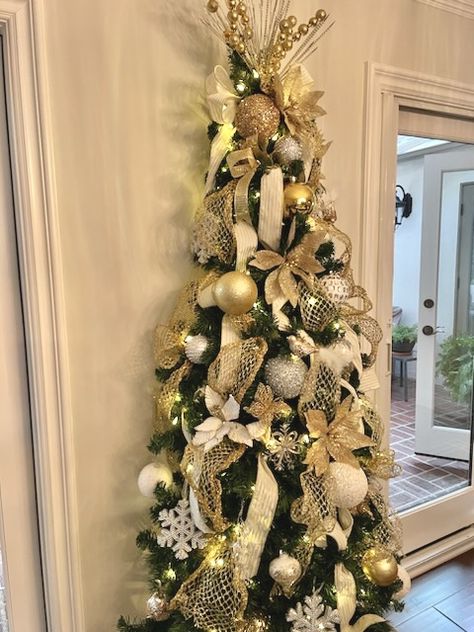 Half christmas tree decoration. Wall christmas tree decorating ideas. My friends masterpieces. Christmas Tree Decorations Gold, Half Christmas Tree, Half Christmas, Christmas Tree Decorating Ideas, Tree Decorating Ideas, Christmas Bling, Wall Christmas Tree, Christmas Tree Decorating, Tree Decorating