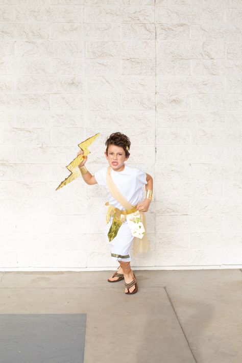 One of my favorite family costumes to date was Greek gods! Create this DIY Zeus costume for Halloween for kids or adults. It's easy to make and easy to wear. This tutorial also features an easy Poseidon costume, Athena costume, and Cupid costume! Ancient Greek Diy Costume, Diy Zeus Costume, Zeus Costume Diy, Greek Costume Diy, Greek Gods Costume, Cupid Costume Diy, Zeus Costume, Poseidon Costume, Greek Mythology Costumes