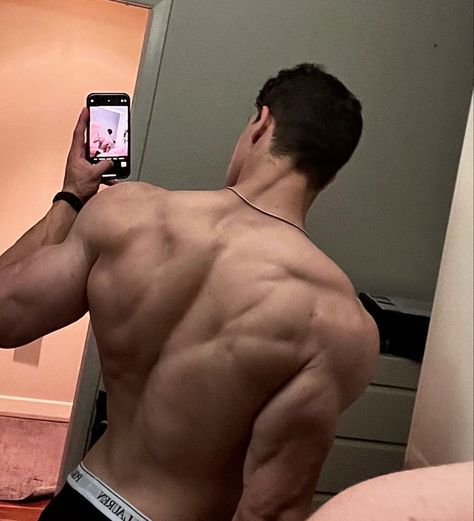 Mens Back Muscles Aesthetic, Back Photo Pose Men, Back Poses Men Gym, Muscular Back Men Aesthetic, Back Physique Men, Muscular Backs Men, Male Chest Aesthetic, Mens Aesthetic Physique, Buff Man Small Waist